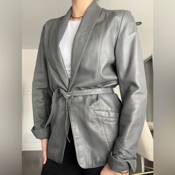 Vintage leather belted blazer - Picture 2 of 8